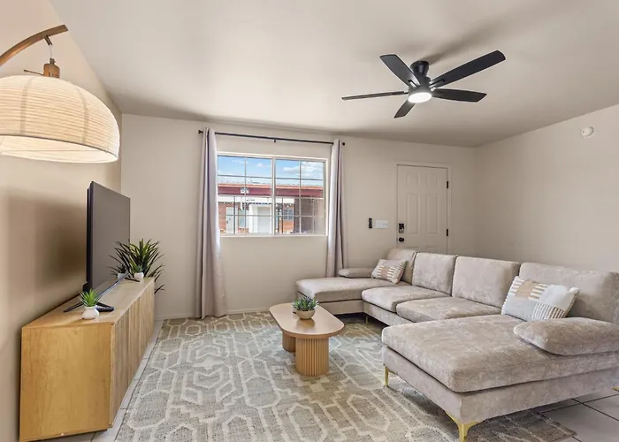 Highland Haven Minutes Away From The U Of A Villa *