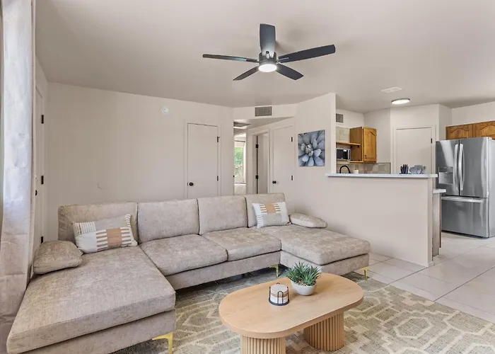 Highland Haven Minutes Away From The U Of A Villa