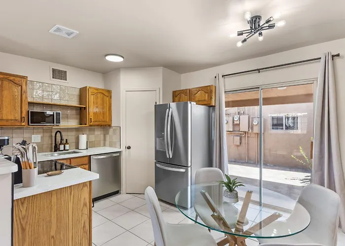 Villa Highland Haven Minutes Away From The U Of A Tucson