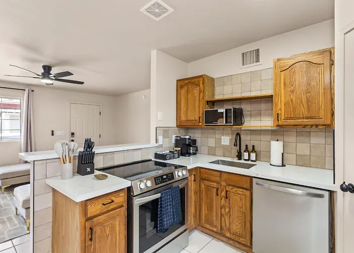 Highland Haven Minutes Away From The U Of A Villa